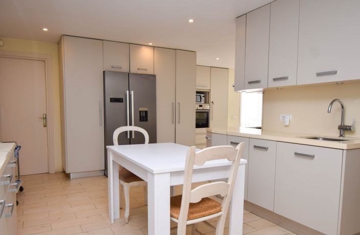 Image No.22-8 Bed Villa for sale