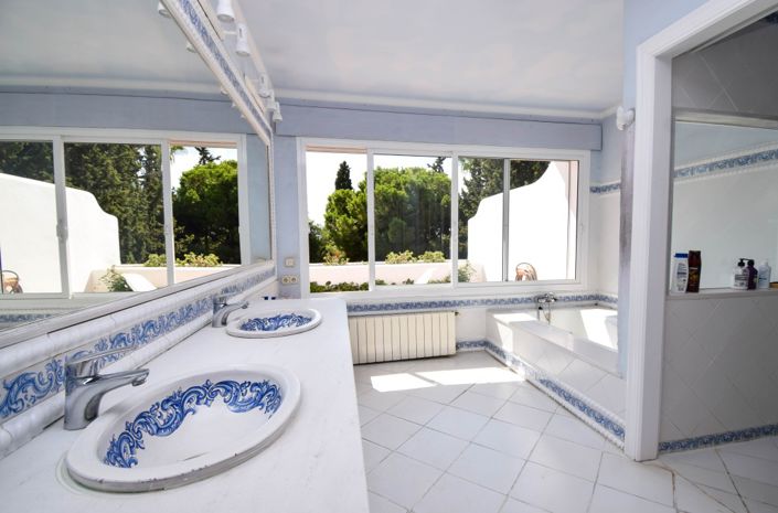 Image No.26-8 Bed Villa for sale