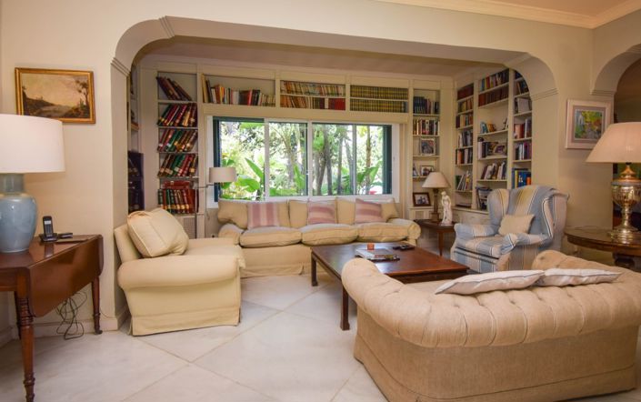 Image No.5-8 Bed Villa for sale