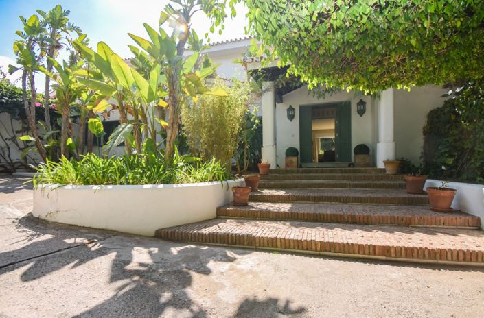 Image No.9-8 Bed Villa for sale