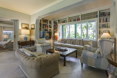 6 Interior