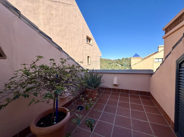 Image No.10-3 Bed Property for sale