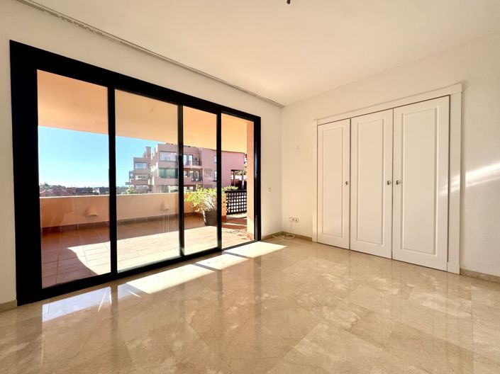 Image No.13-3 Bed Property for sale