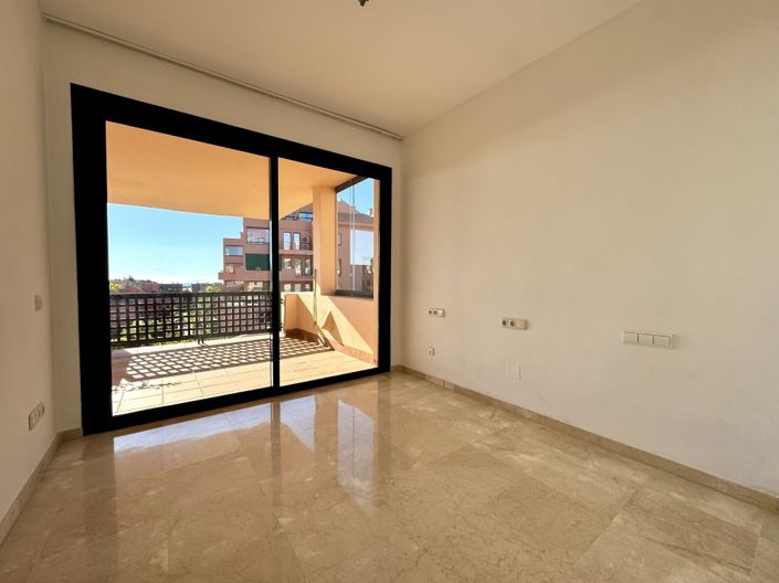 Image No.19-3 Bed Property for sale