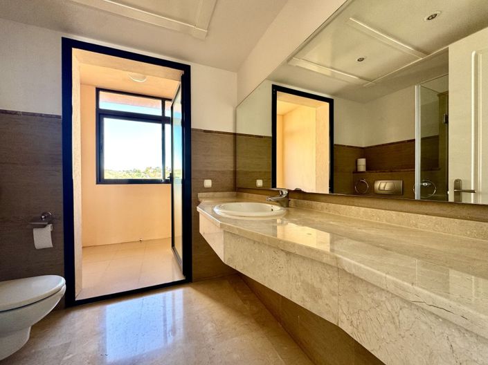 Image No.24-3 Bed Property for sale