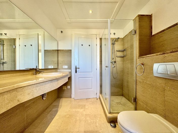 Image No.25-3 Bed Property for sale