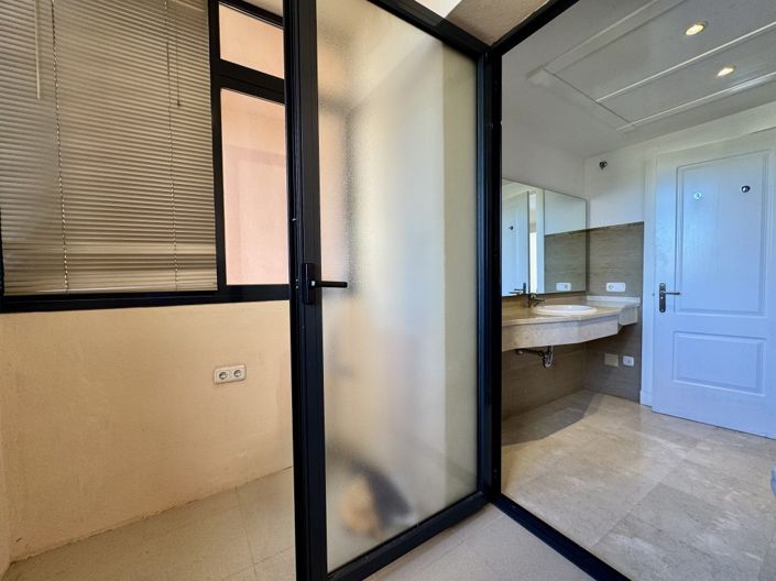 Image No.26-3 Bed Property for sale