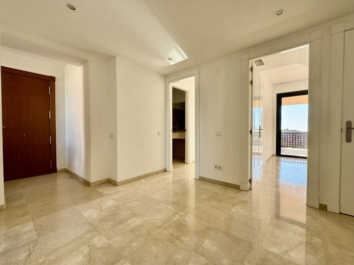 Image No.27-3 Bed Property for sale