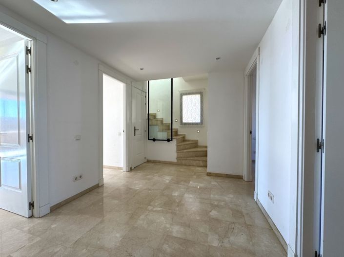 Image No.28-3 Bed Property for sale