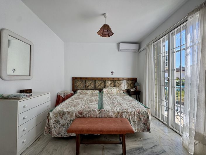 Image No.15-5 Bed Property for sale