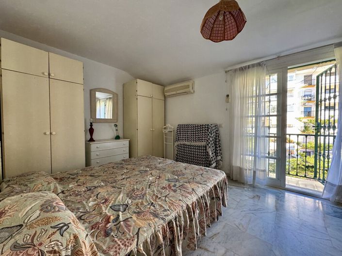 Image No.20-5 Bed Property for sale