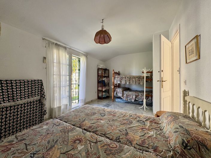 Image No.21-5 Bed Property for sale