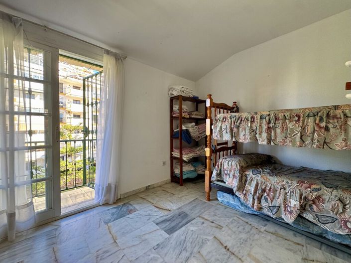 Image No.22-5 Bed Property for sale