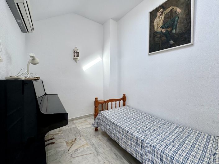 Image No.25-5 Bed Property for sale