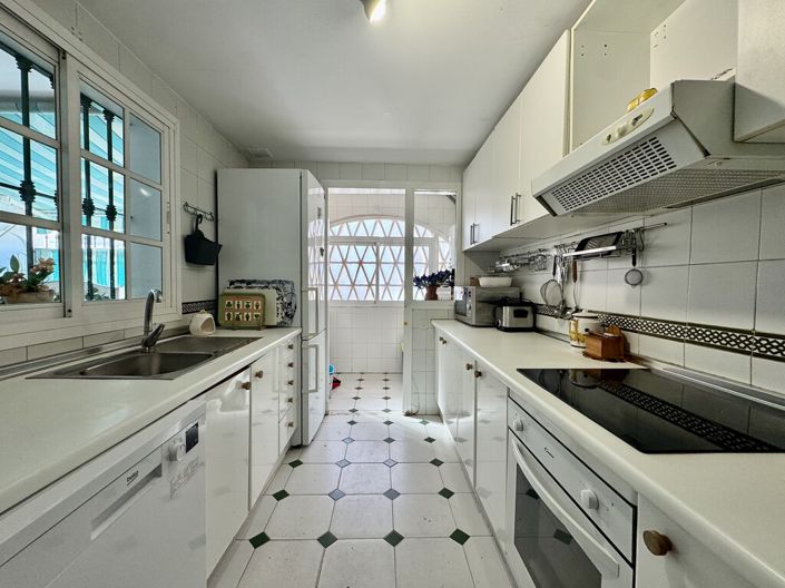 Image No.4-5 Bed Property for sale