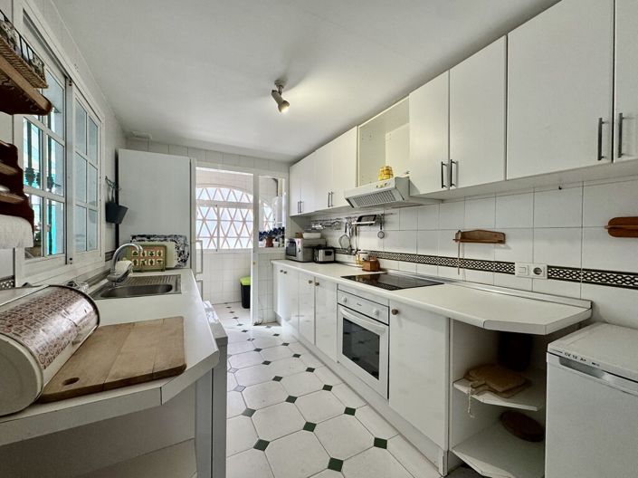 Image No.7-5 Bed Property for sale