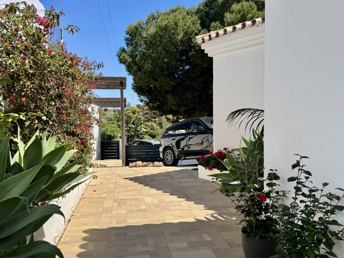 Image No.2-3 Bed Villa for sale