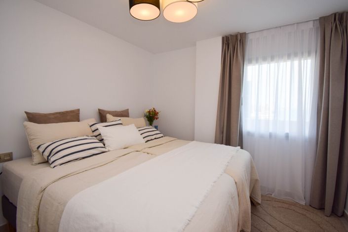 Image No.18-3 Bed Property for sale