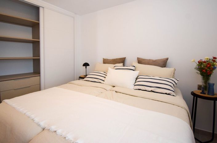 Image No.19-3 Bed Property for sale