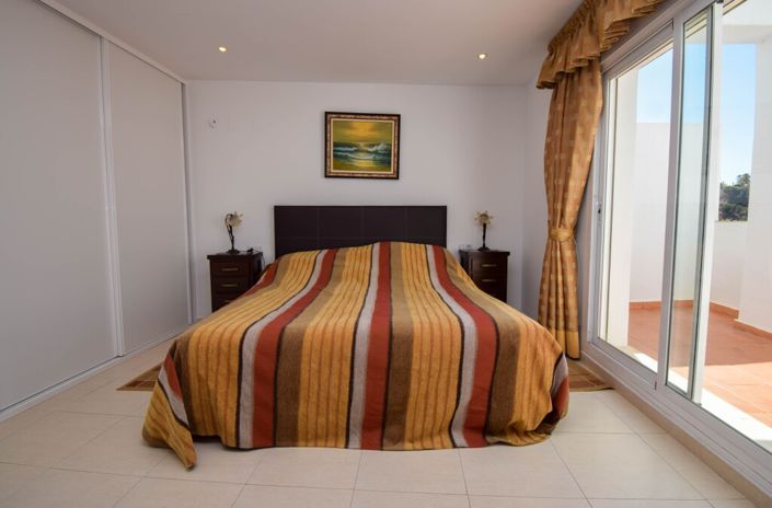 Image No.8-2 Bed Property for sale
