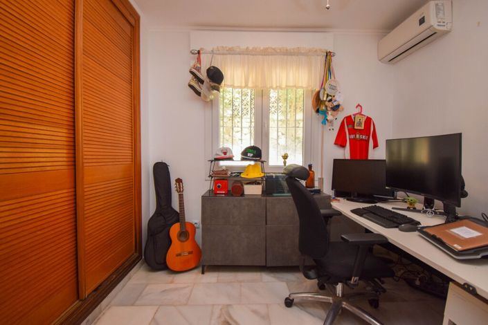Image No.25-4 Bed Property for sale