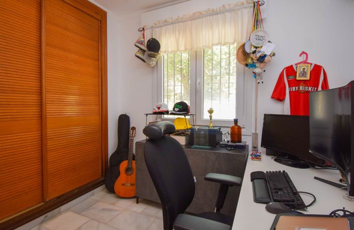 Image No.26-4 Bed Property for sale