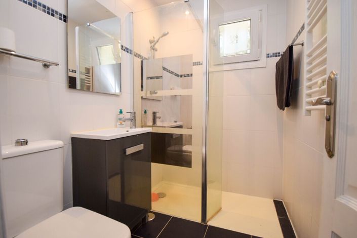 Image No.27-4 Bed Property for sale