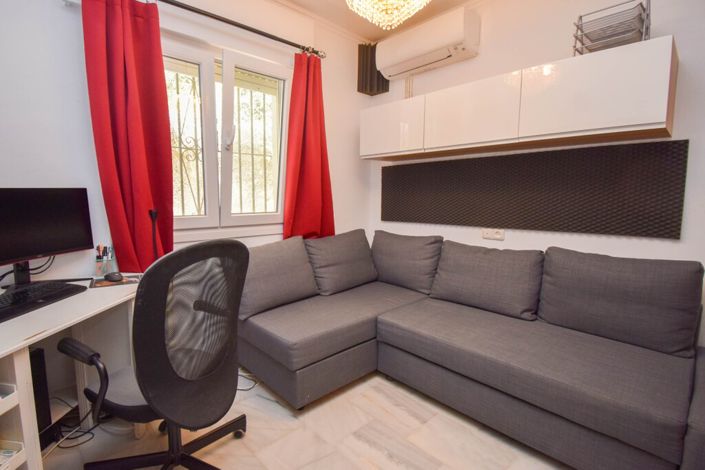 Image No.28-4 Bed Property for sale