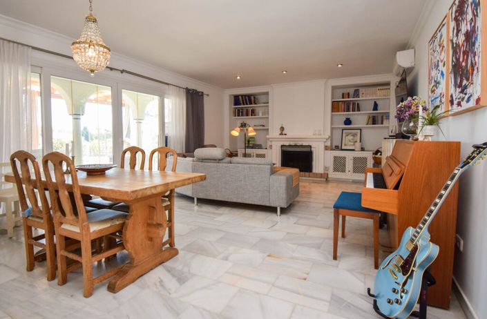 Image No.4-4 Bed Property for sale