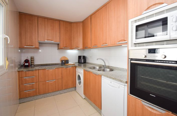 Image No.12-2 Bed Property for sale