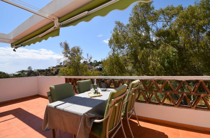 Image No.17-2 Bed Property for sale