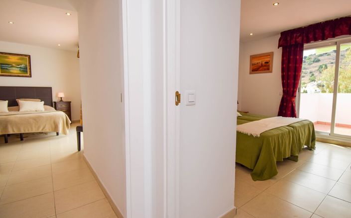 Image No.19-2 Bed Property for sale