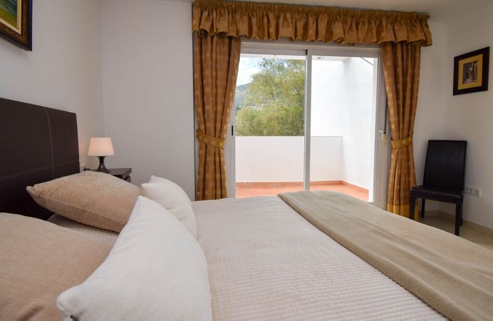 Image No.24-2 Bed Property for sale