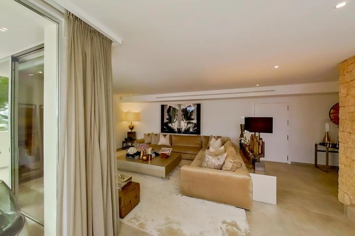 Image No.12-6 Bed Villa for sale