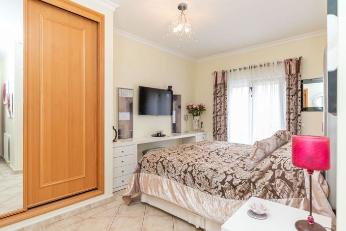 Image No.10-3 Bed Apartment for sale