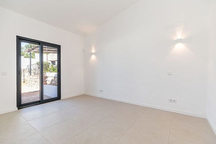 Image No.18-3 Bed Villa for sale