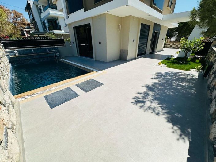 Image No.2-4 Bed Villa for sale