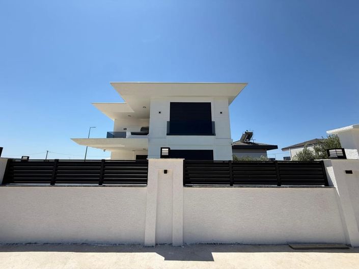 Image No.4-4 Bed Villa for sale