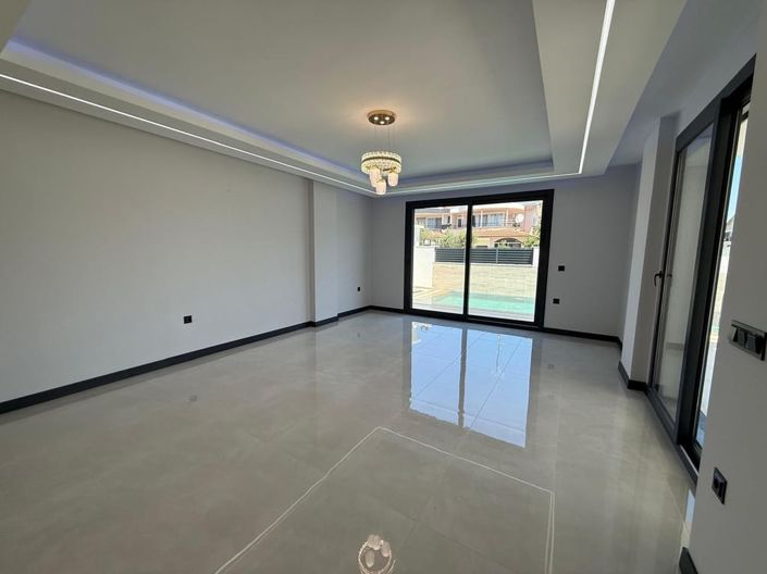 Image No.9-4 Bed Villa for sale