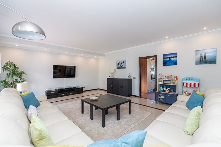 Image No.12-5 Bed Villa for sale