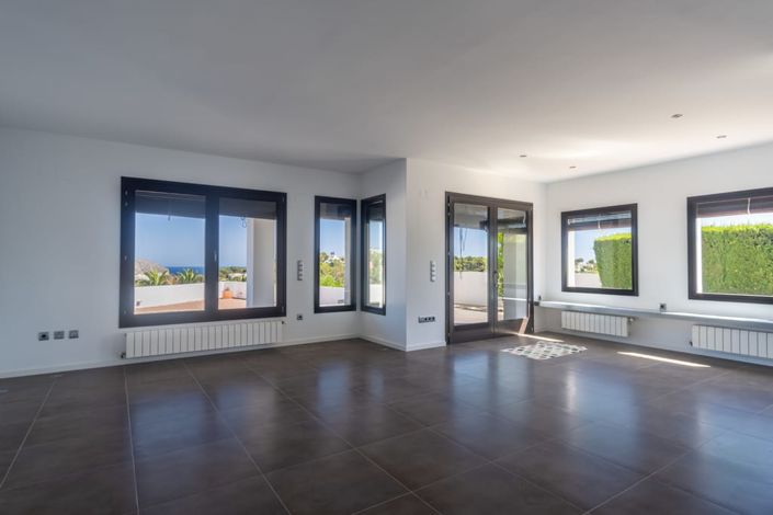 Image No.12-3 Bed Villa for sale