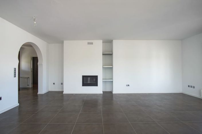 Image No.13-3 Bed Villa for sale