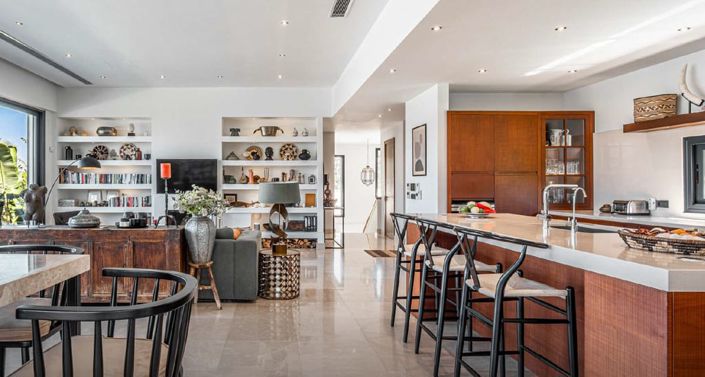 Image No.10-8 Bed Villa for sale