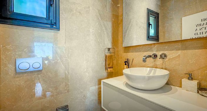 Image No.16-8 Bed Villa for sale