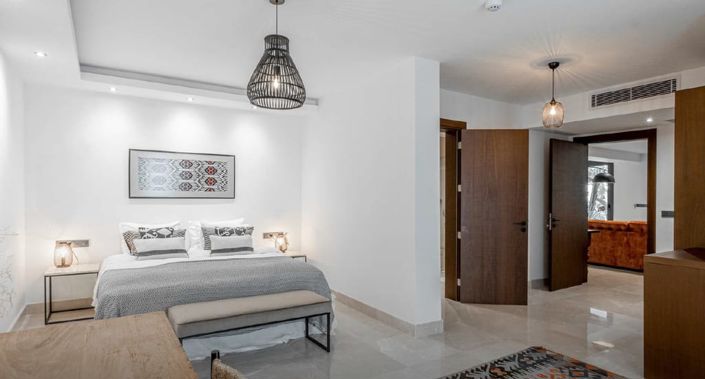 Image No.18-8 Bed Villa for sale