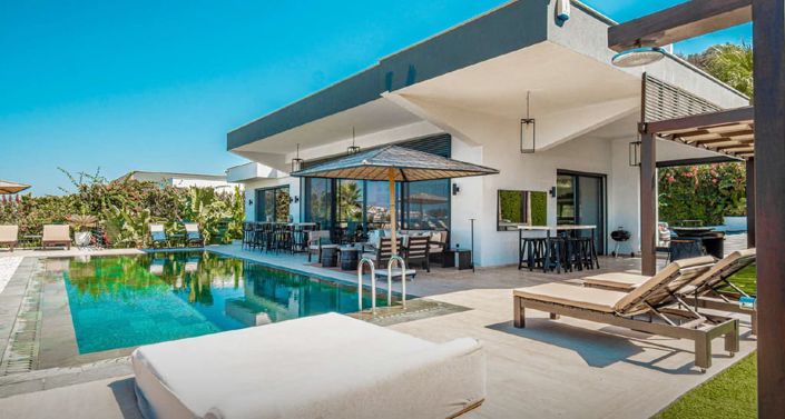 Image No.2-8 Bed Villa for sale