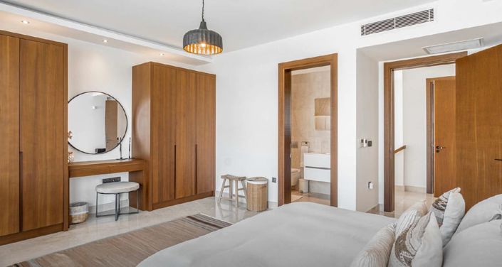 Image No.24-8 Bed Villa for sale