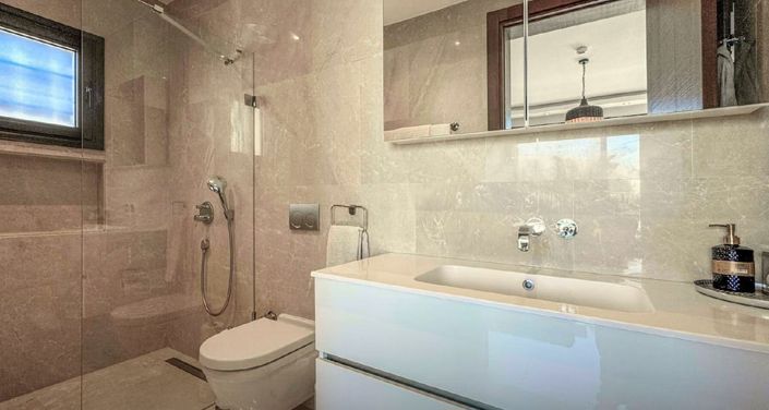 Image No.25-8 Bed Villa for sale