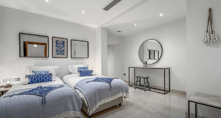 Image No.27-8 Bed Villa for sale