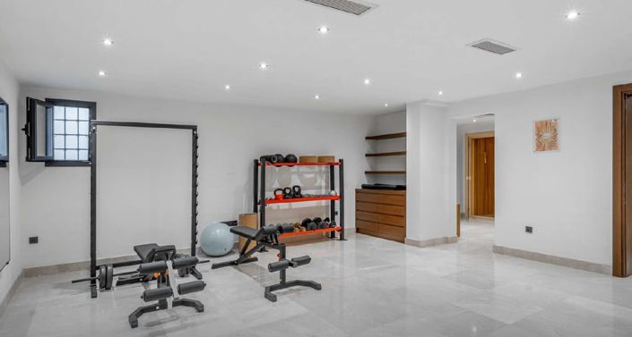 Image No.29-8 Bed Villa for sale